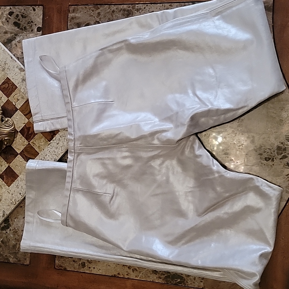 Leather Pearlescent gorgeous Trousers - Picture 6 of 8